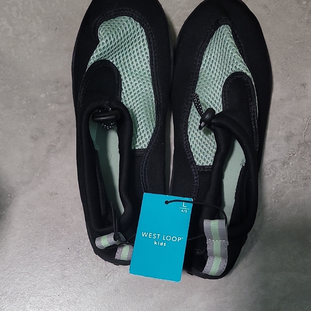 West Loop Black and Green Athletic Shoes Slip-On Design